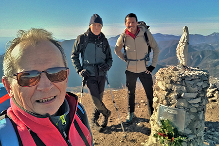 Alla Madonnina del Costone (1195 m) da Zogno (315 m) su sentieri sopra casa (26dic閳??20)  - FOTOGALLERY